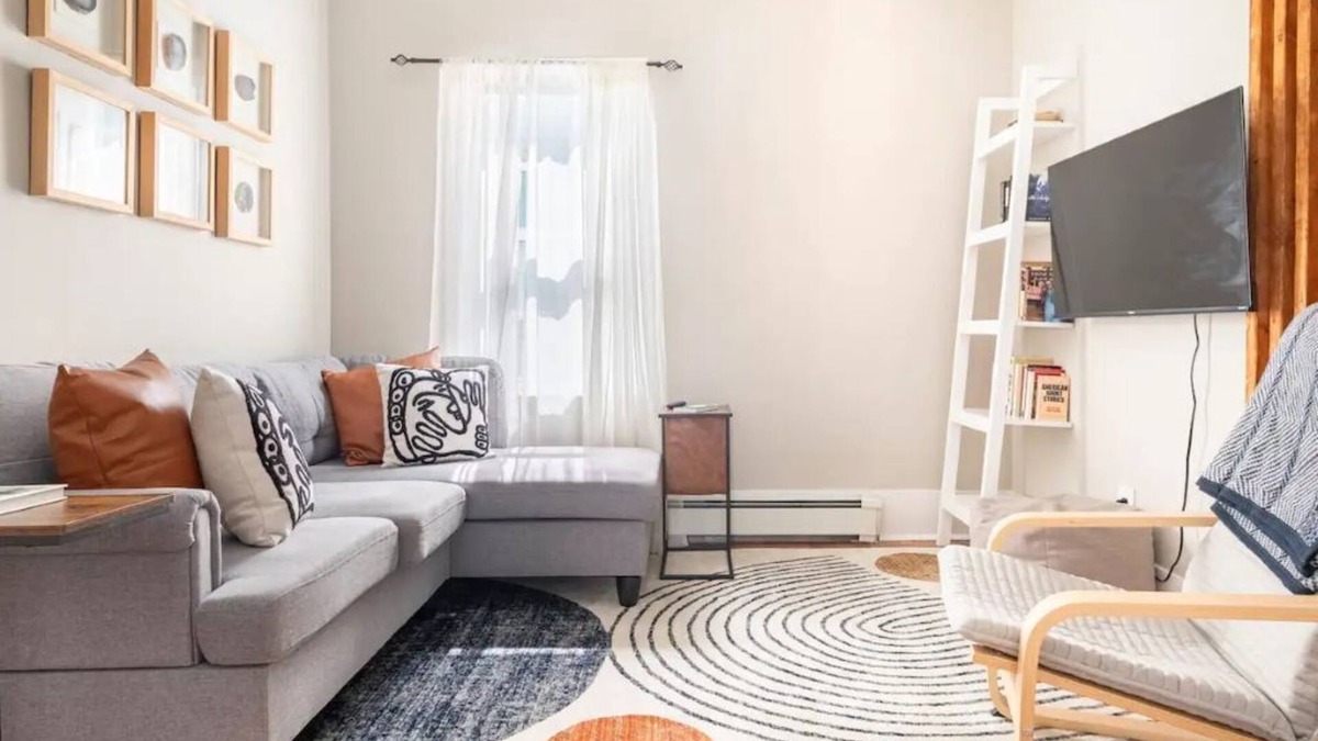 South Medford Apartment | Charming 2-bedroom apartment with parking in lovely Somerville