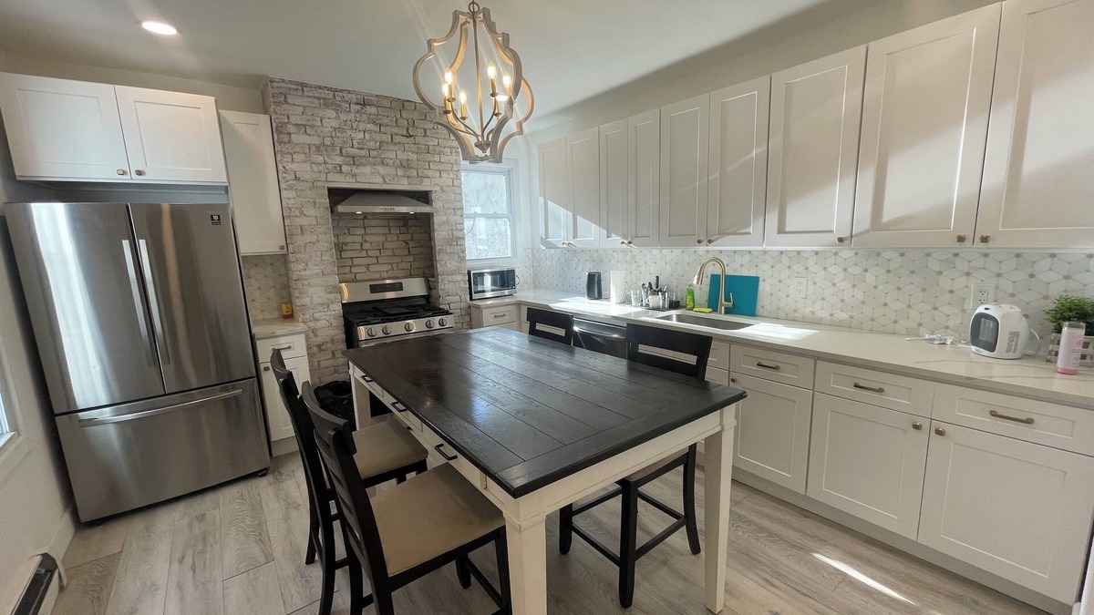 Union City Apartment | Charming 2-bedroom apartment with LAUNDRY & BACKYARD next to Manhattan!