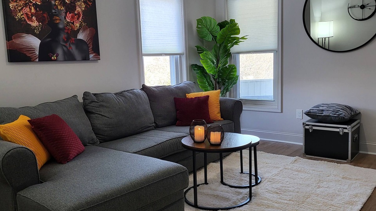 Hamilton District Apartment | Charming 2-bedroom apartment with WiFi, AC in serene Allentown