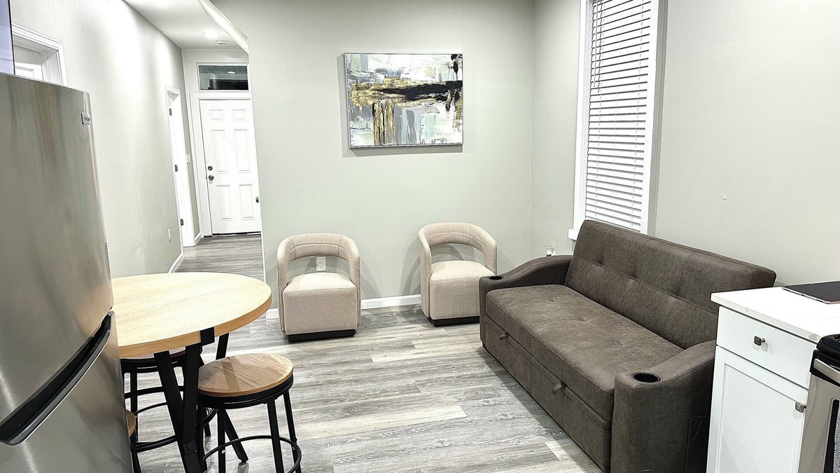 Baltimore Apartment | Charming 2-bedroom apartment in cool Baltimore with AC, WiFi