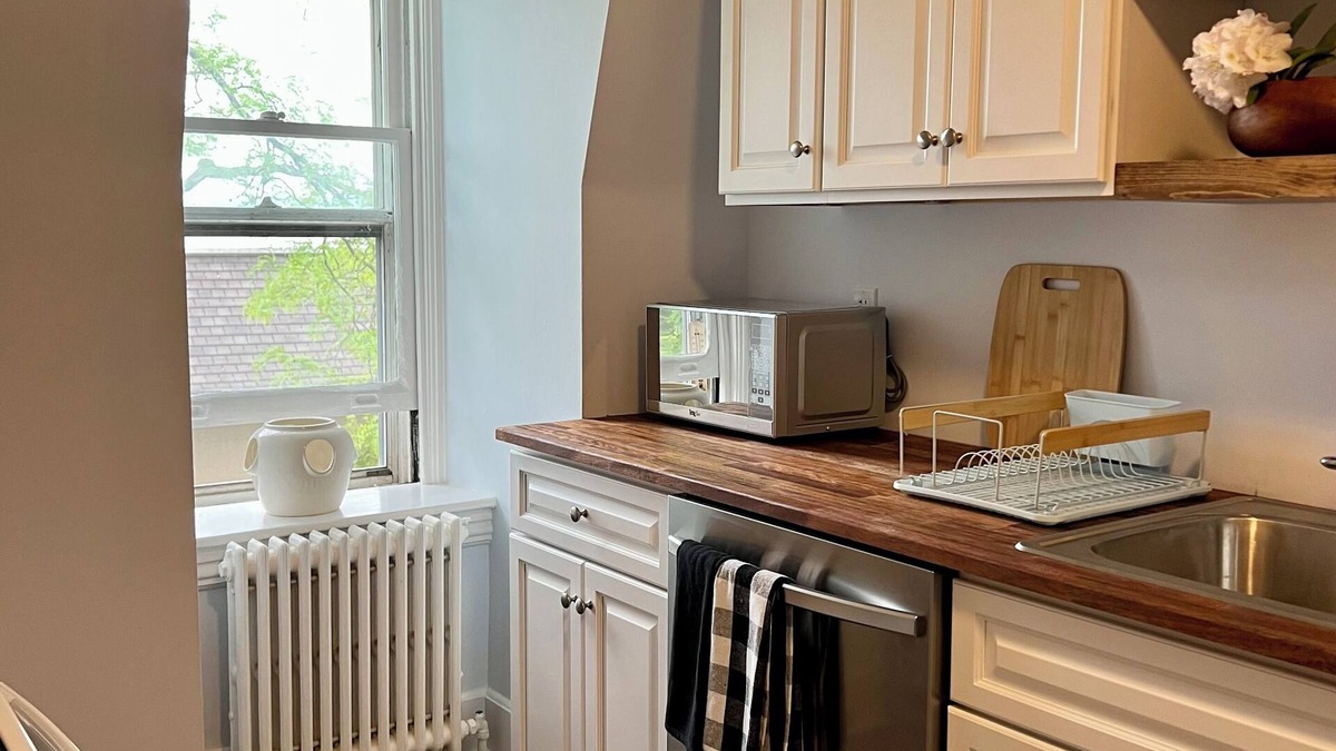 Bethlehem Apartment | Charming 2-bedroom apartment with AC and WiFi in enchanting Historic Bethlehem