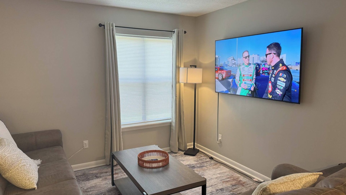 Daleville Apartment | Charming 2-bedroom apartment with WiFi, AC in fabulous Daleville