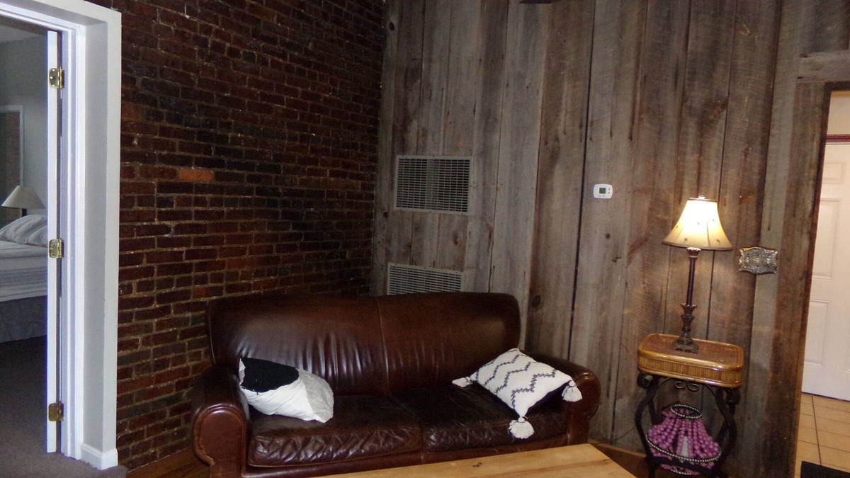 Maysville Apartment | Charming 2-bedroom apartment with WiFi and AC in enchanting Maysville