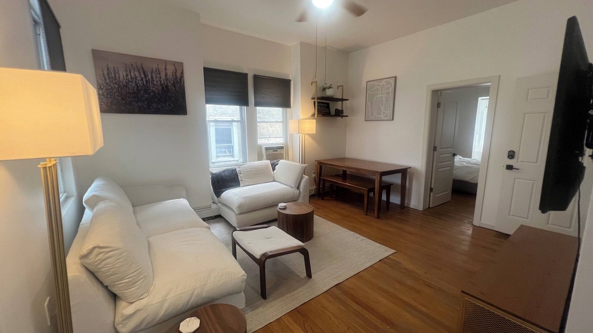 North Side Apartment | Charming 2-bedroom apartment in peaceful Mt Vernon with AC, WiFi