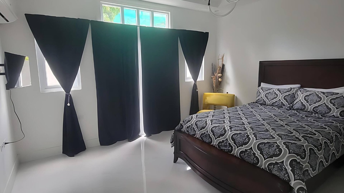 Camperdown Apartment | Charming 2-bedroom apartment with AC, WiFi in wonderful Kingston
