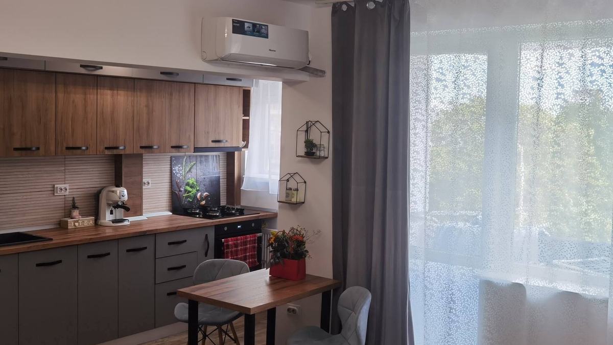Ploiesti Apartment | Charming 2-bedroom apartment with AC, WiFi in enchanting Ploiești