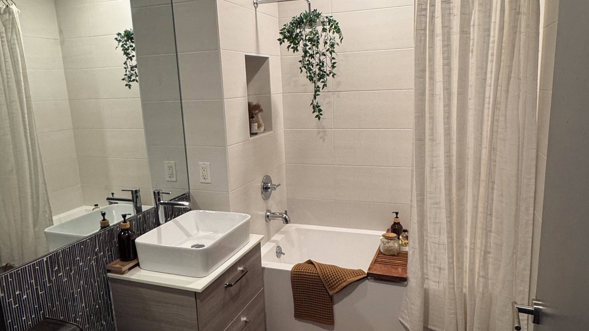 Harlem Apartment | Charming 2-bedroom apartment with AC, fitness room in enchanting New York