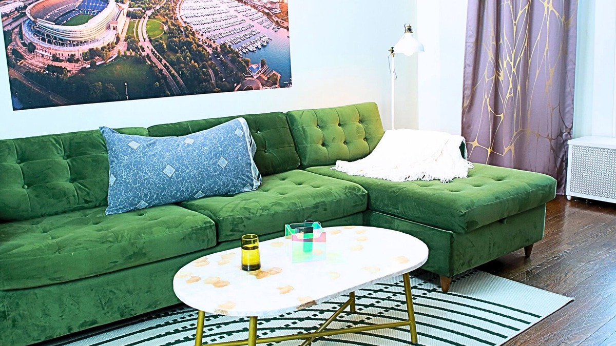 Oak Park Apartment | Charming 2-bedroom apartment in Oak Park with WiFi access