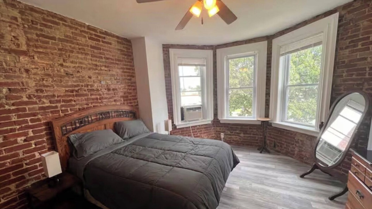 Southwest Garden Apartment | Charming 2-bedroom apartment in wonderful St. Louis with AC, WiFi