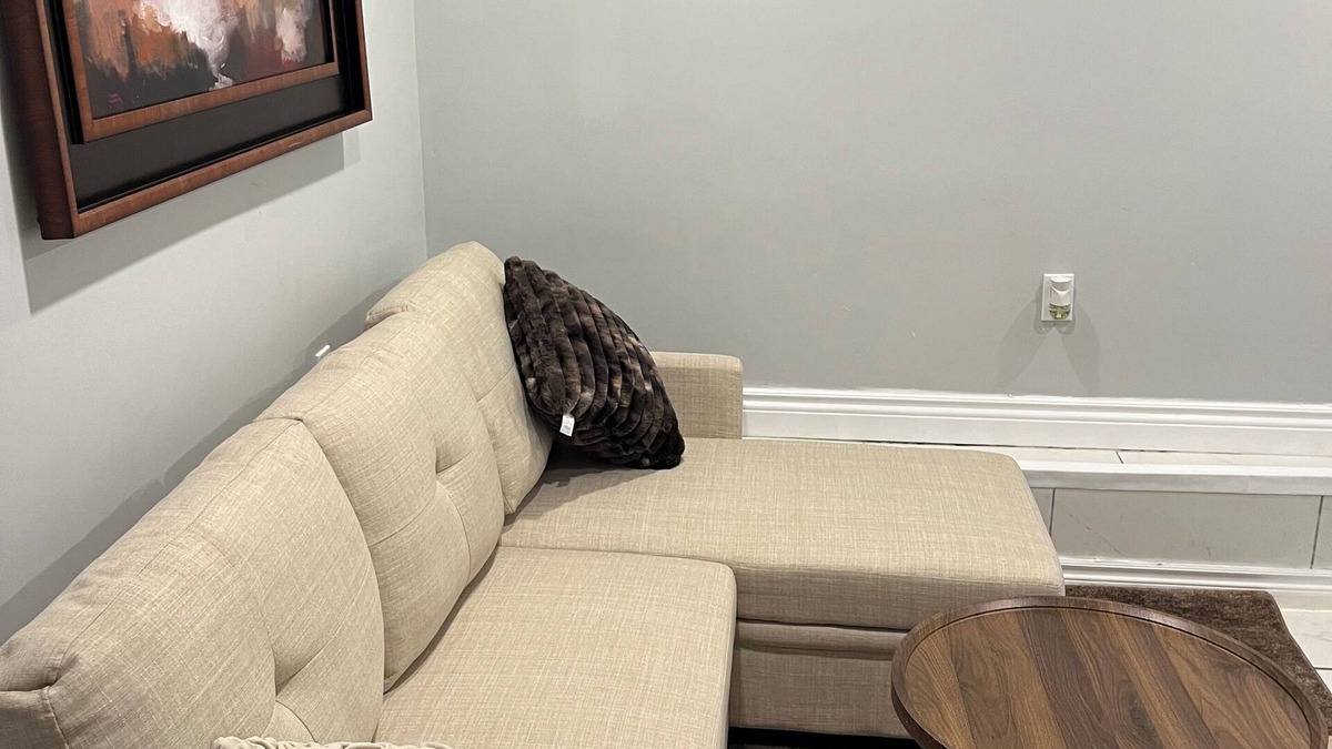 Walkerville Apartment | Charming 2-bedroom apartment with AC, WiFi in Windsor