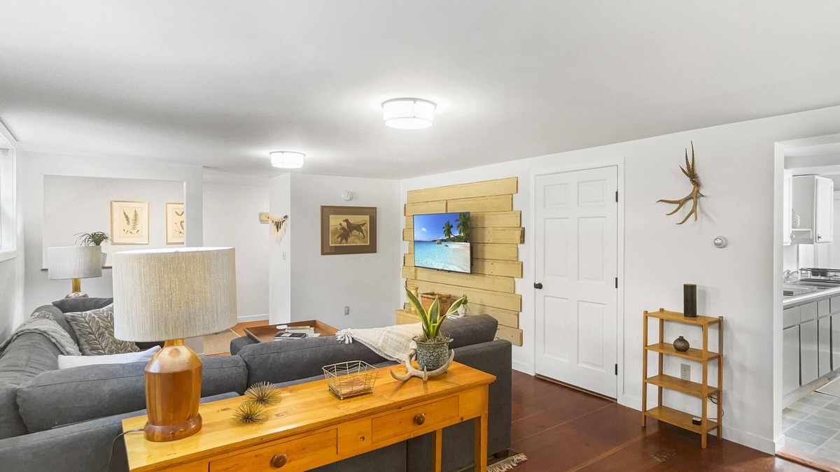 Bozeman Apartment | Charming 2 Bedroom Apartment Downtown In Vibrant Bozeman
