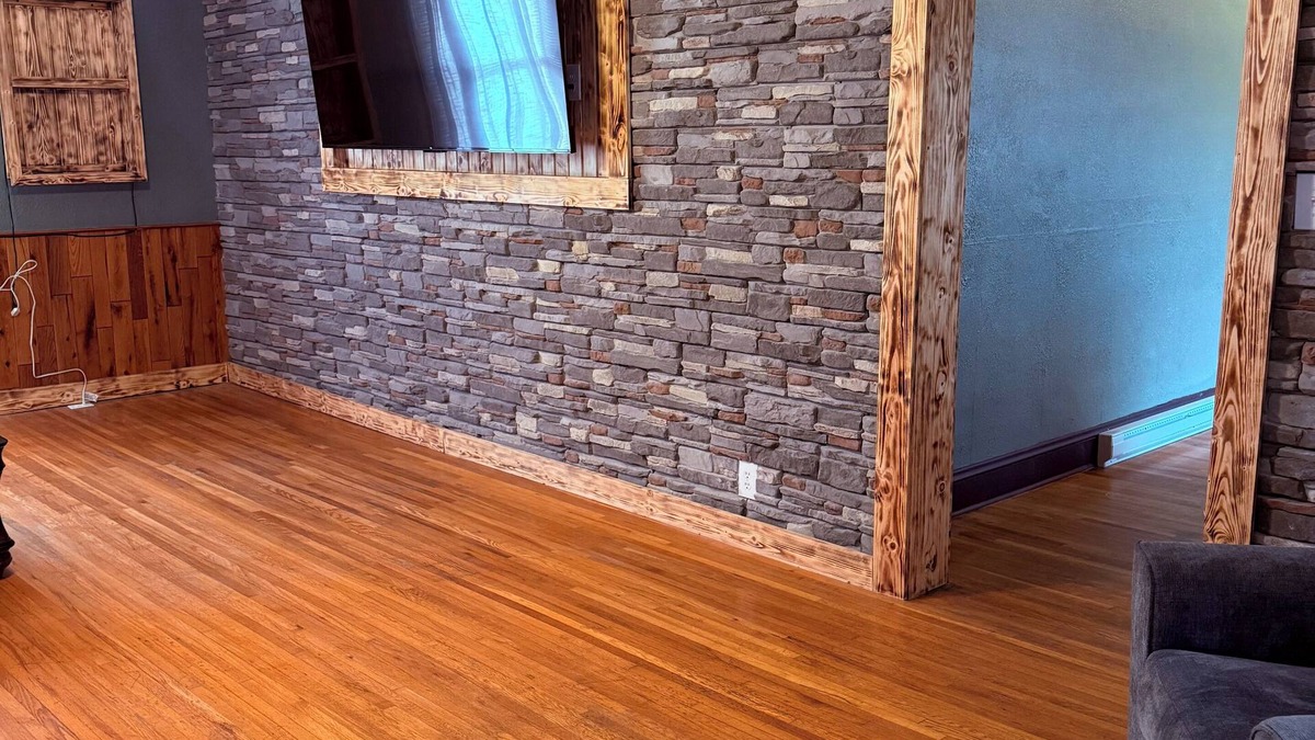 Rainelle Apartment | Charming 2-bedroom apartment in Rainelle with out door hot tub