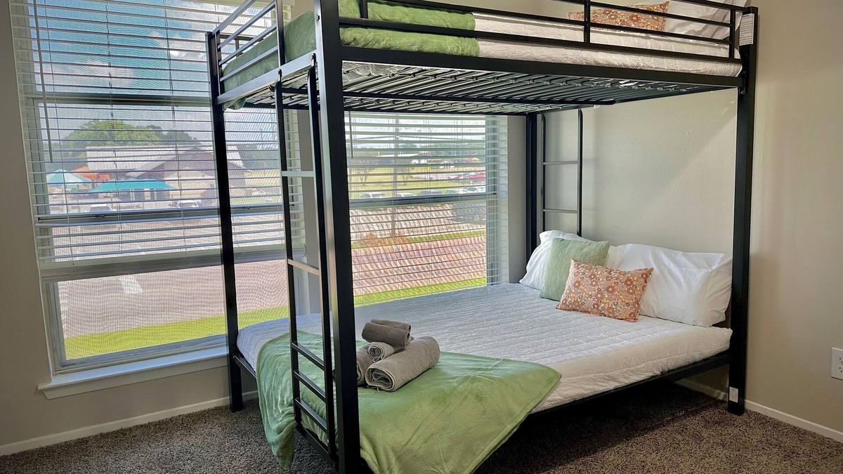 Sherman Apartment | Charming 2-bedroom apartment with AC, washer/dryer, WiFi in Sherman and pool