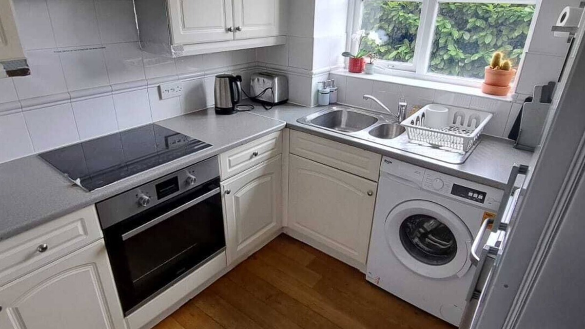 Eltham West Apartment | Charming 2-bedroom apartment in awesome London with WiFi