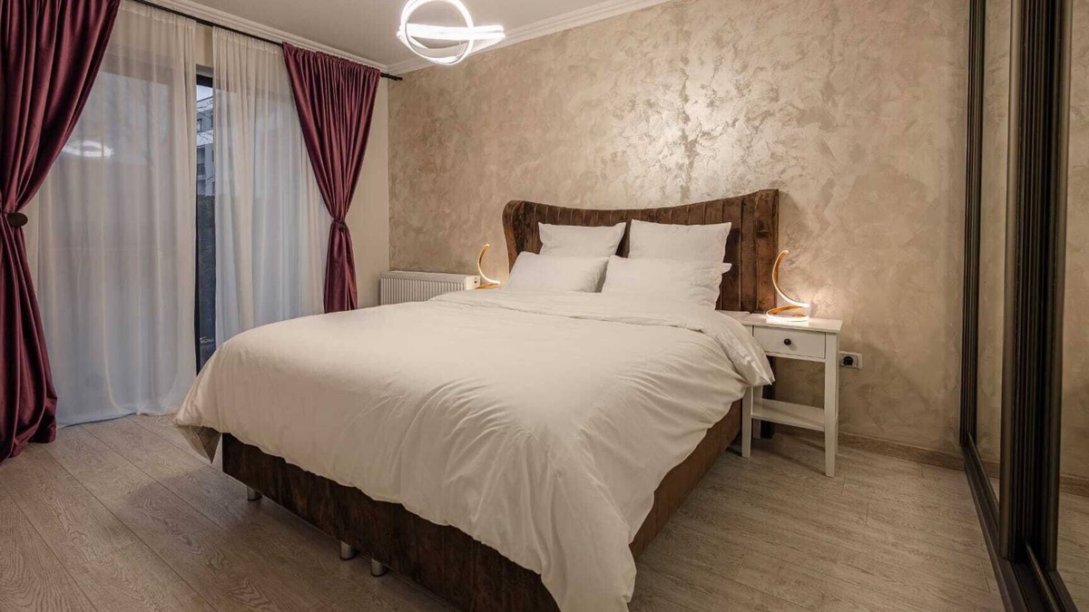 Tractorul Apartment | Charming 2-bedroom apartment in awesome Brașov with Jacuzzi.