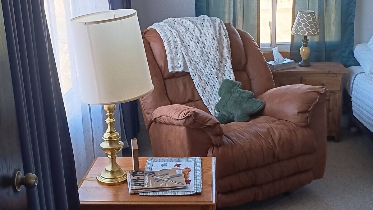 Aurora Apartment | Charming 2-bedroom apartment with AC, WiFi in lovely Aurora.