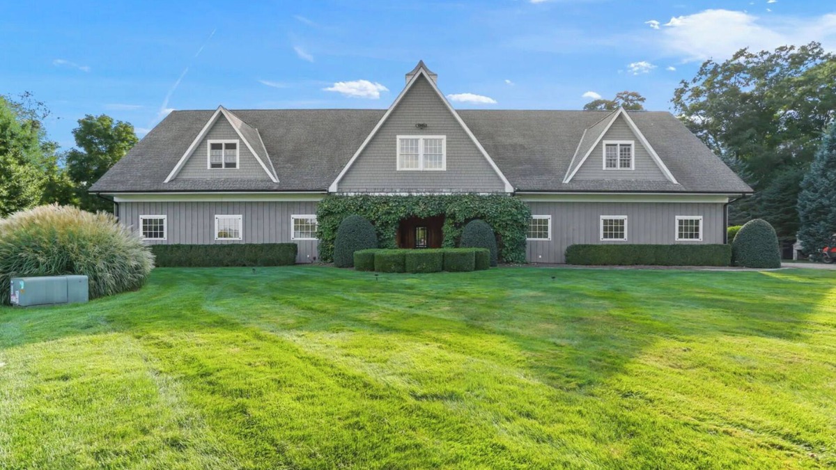 Redding Ridge Apartment | Charming 2-bedroom apartment above horse stables on Tuckers Ridge Farm in Easton