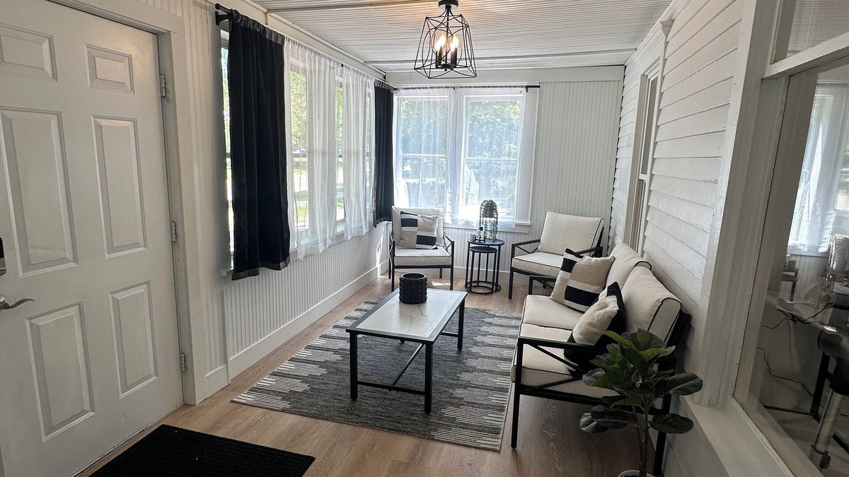 Galien Apartment | Charming 2-bedroom apartment in historical Galien with AC, WiFi fully rehabbed
