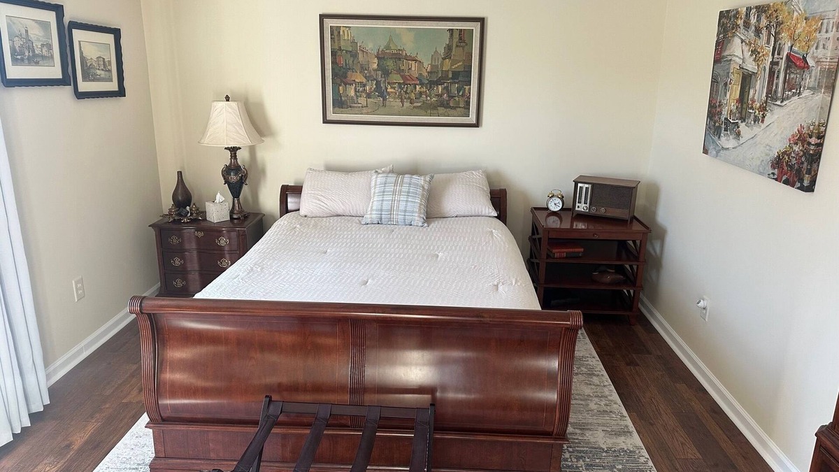 Newton Apartment | Charming 2-bedroom apartment located on Main Street in The Heart of Catawba Co.