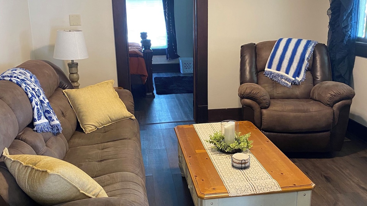 Wabash Apartment | Charming 2-bedroom apartment with WiFi, AC in Wabash. Great location