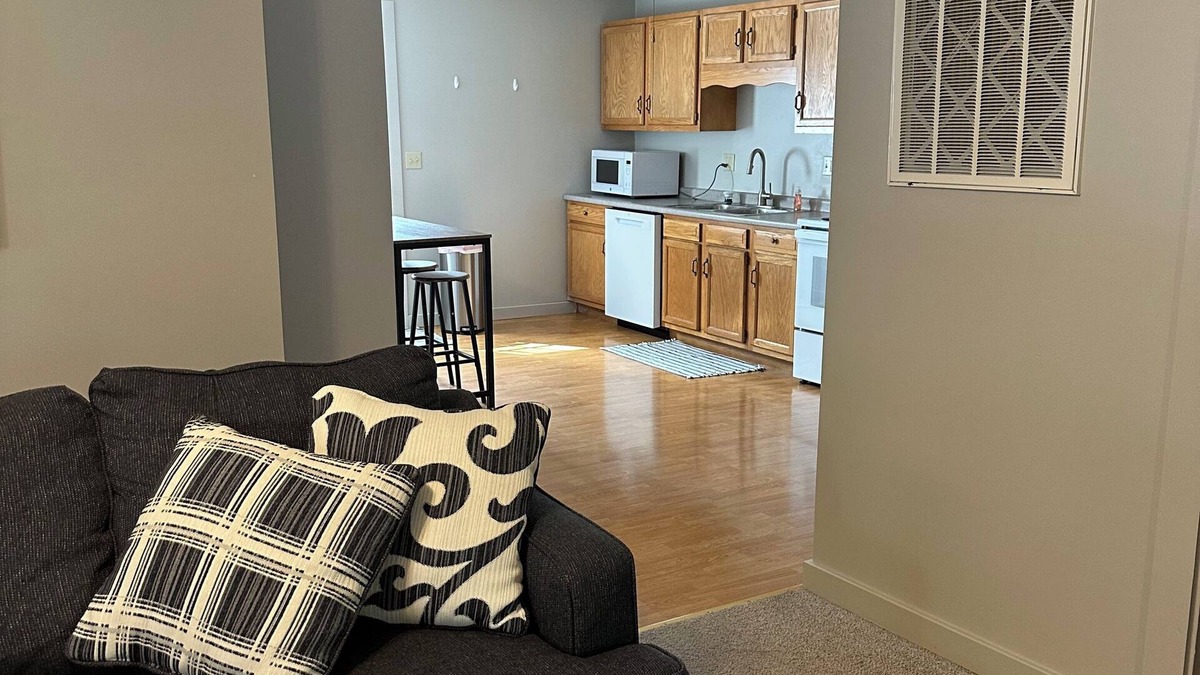 Wabash Apartment | Charming 2-bedroom apartment with AC, fitness room/office in peaceful Wabash