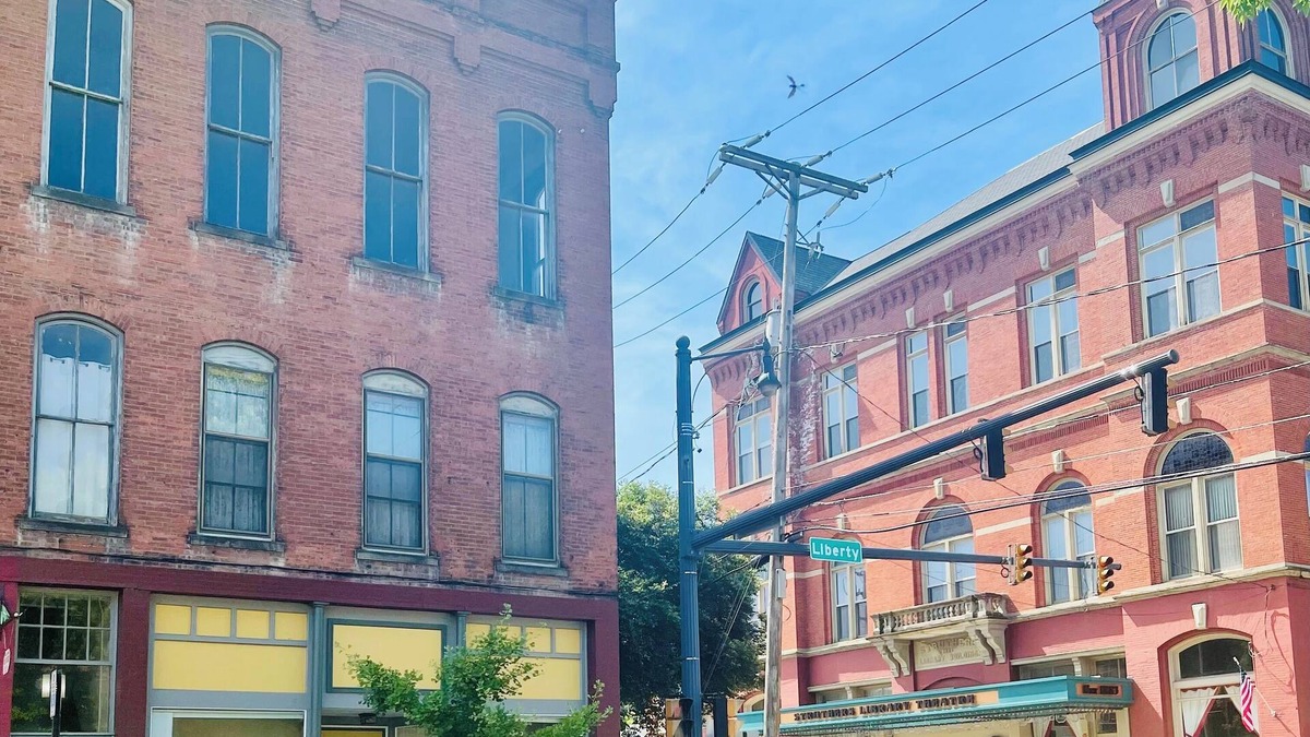 Warren Apartment | Charming 2-bedroom apartment in peaceful Warren with AC