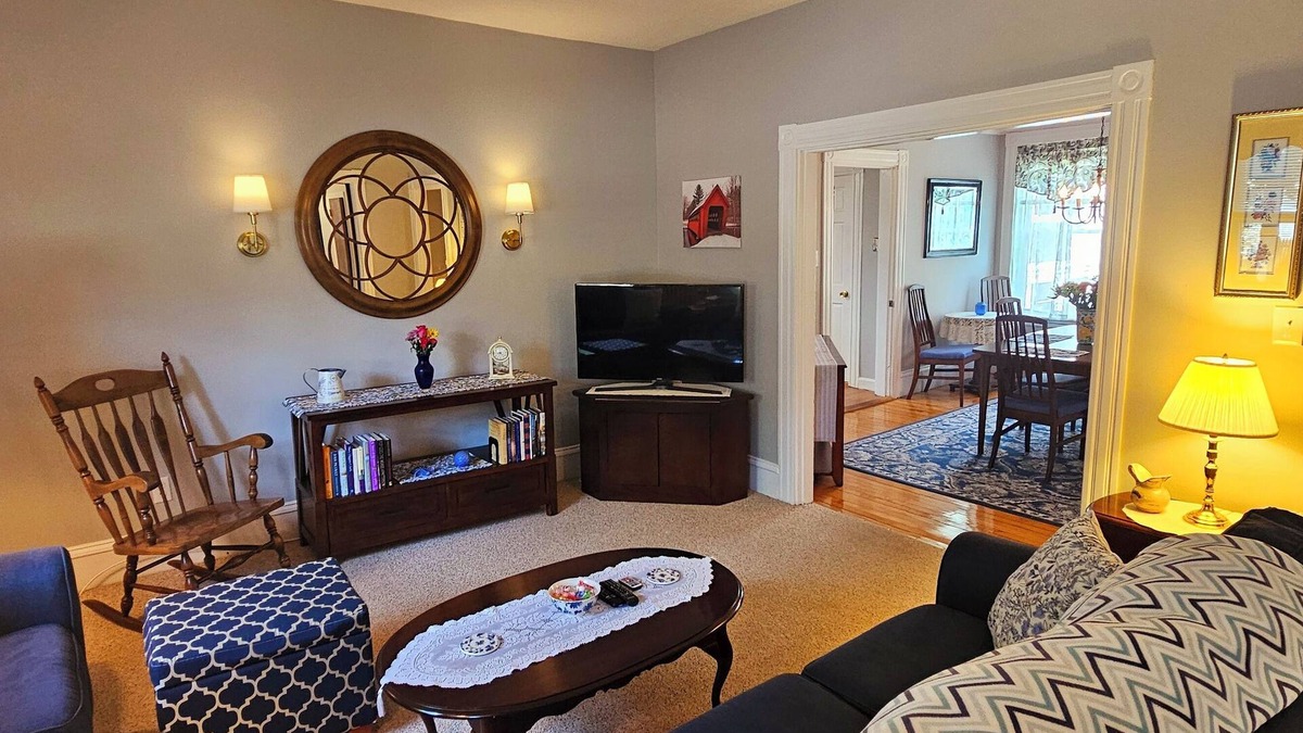 Woburn Apartment | Charming 2-bedroom apartment with WiFi, AC near Boston