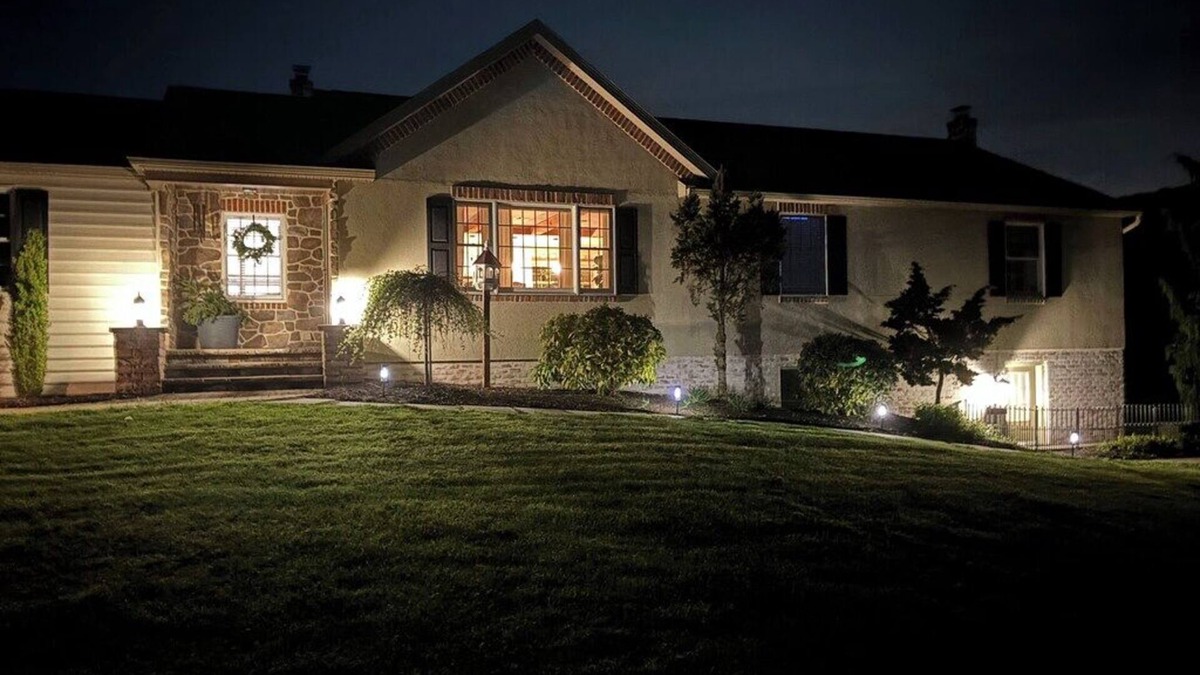 Martindale Bed & Breakfast | Charming 2-Bedroom B&B surrounding farmland with Chickens,mini goats, and cows