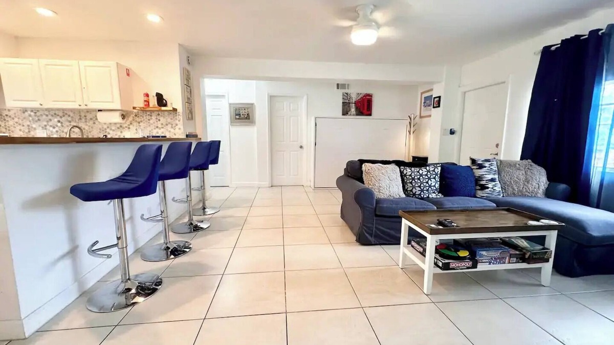 Boca Raton House | Charming 2-bedroom bungalow 1.5 mi to beach, Huge Parking Lot, AC, Heater, WiFi