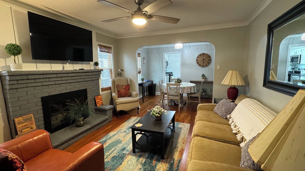 Spring Hill House | Charming 2-bedroom Bungalow - Close to Everything!