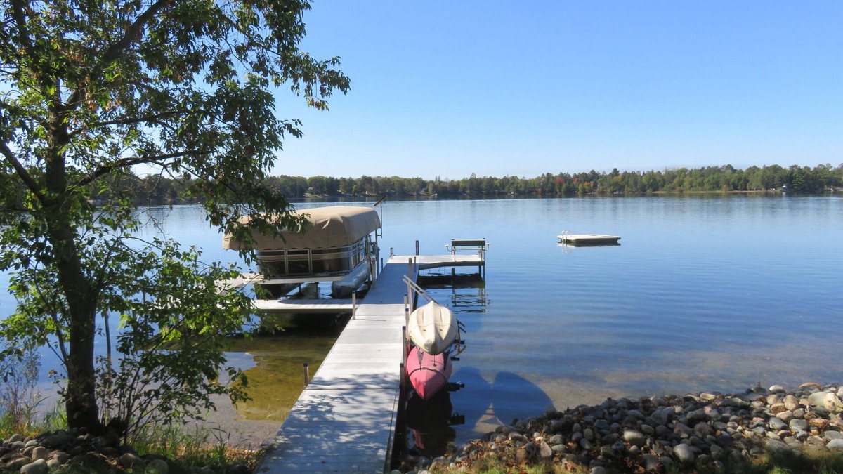 Backus Cabin | Charming 2-bedroom barn loft with AC on enchanting Ponto Lake near Backus