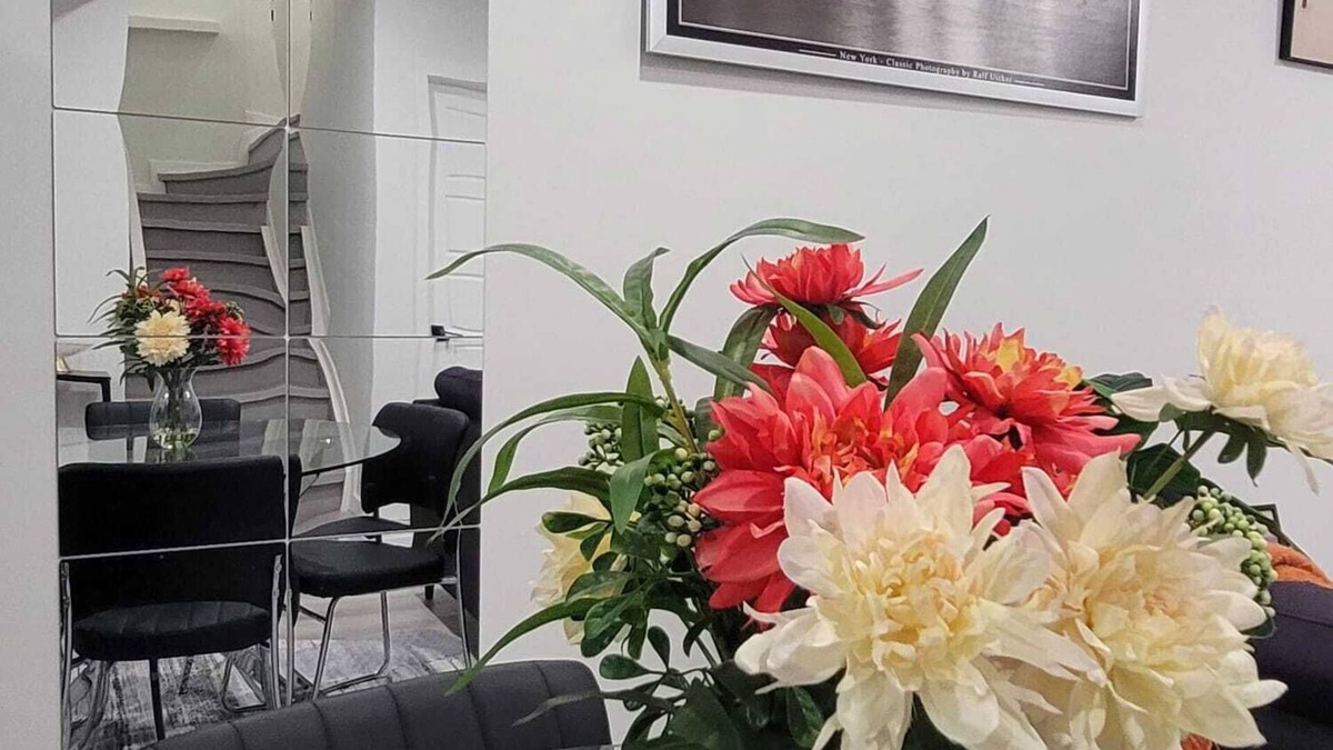 Northwest Edmonton House | Charming 2-bedroom basement in superb Edmonton with WiFi near WEM