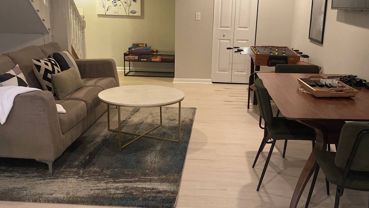 Leesburg Apartment | Charming 2-Bedroom Basement Apartment with AC, WiFi in enchanting Leesburg