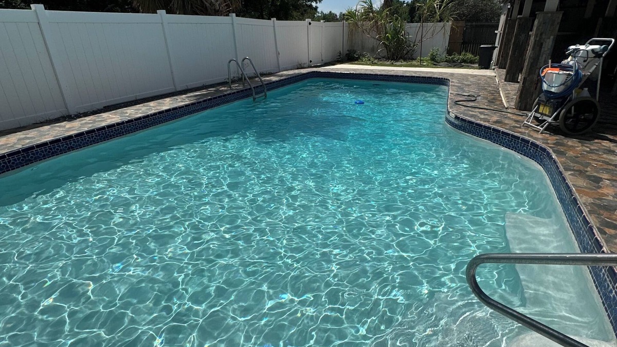 Pine Hills Bed & Breakfast | Charming 2-bedroom bed & breakfast in beautiful Orlando with WiFi, AC