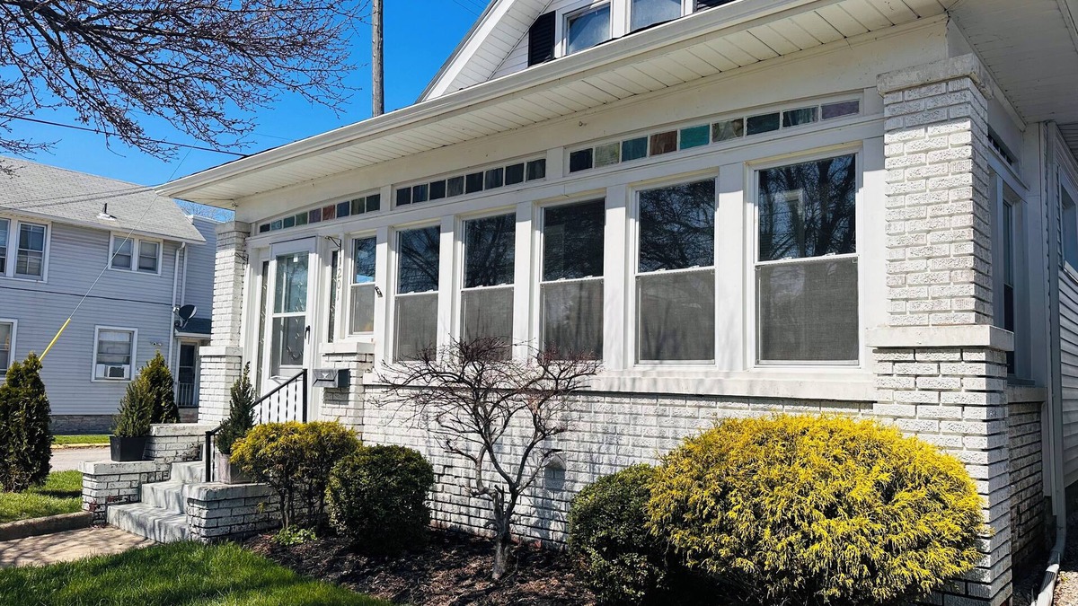 Sandusky House | Charming 2-bedroom Boho Cottage in Sandusky, less than 5 min. from Cedar Point!