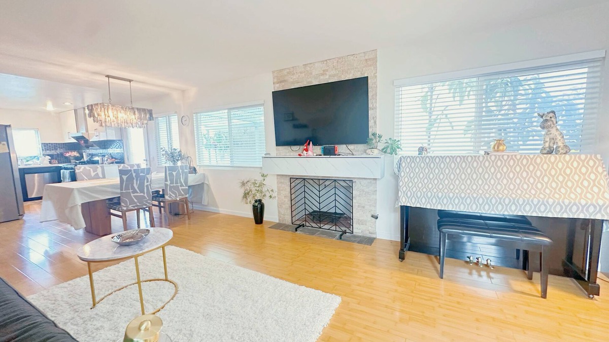 Fullerton House | Charming 2-bedroom bungalow in fabulous Fullerton