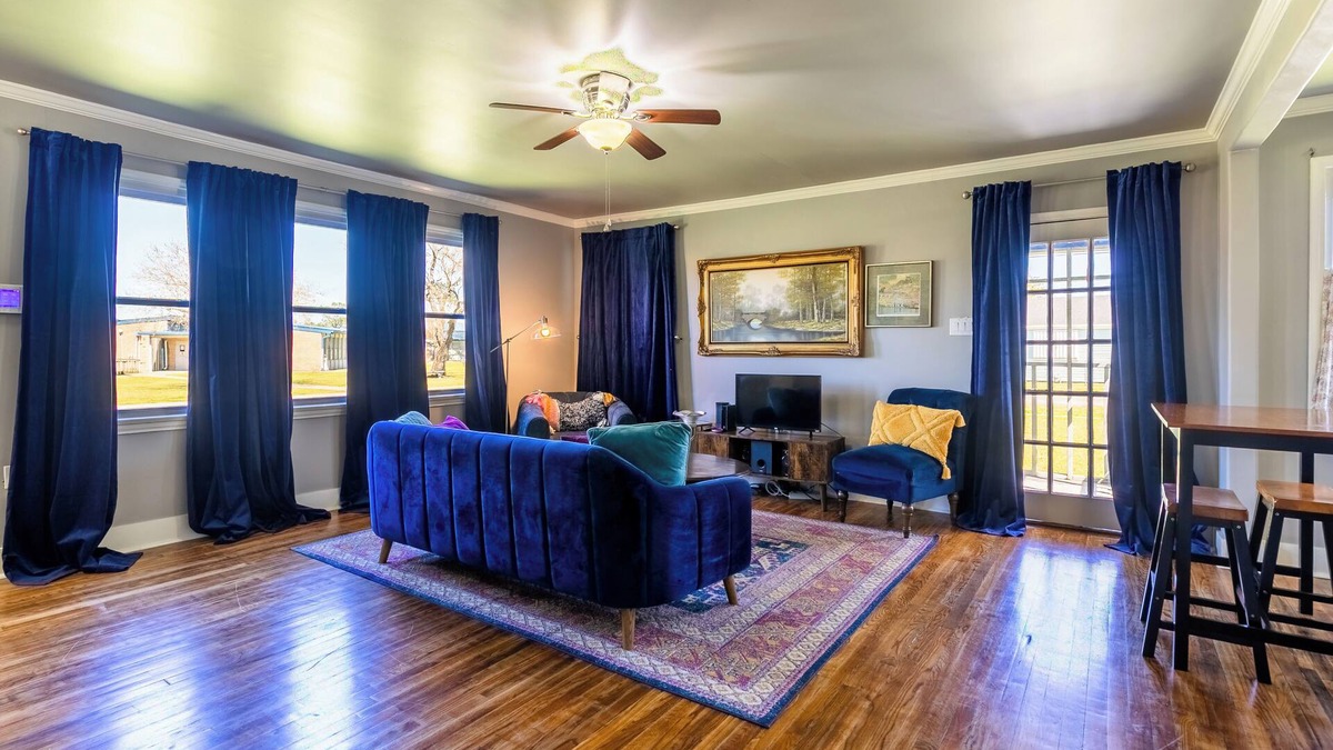 Thibodaux House | Charming 2-bedroom bungalow with lots of outdoor space to enjoy in Thibodaux