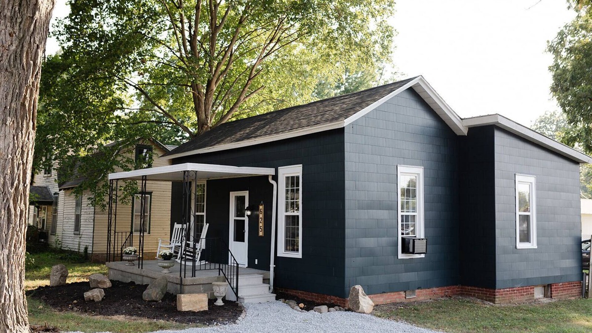 Olney House | Charming 2-bedroom bungalow plus Murphy bed, office and outdoor space.