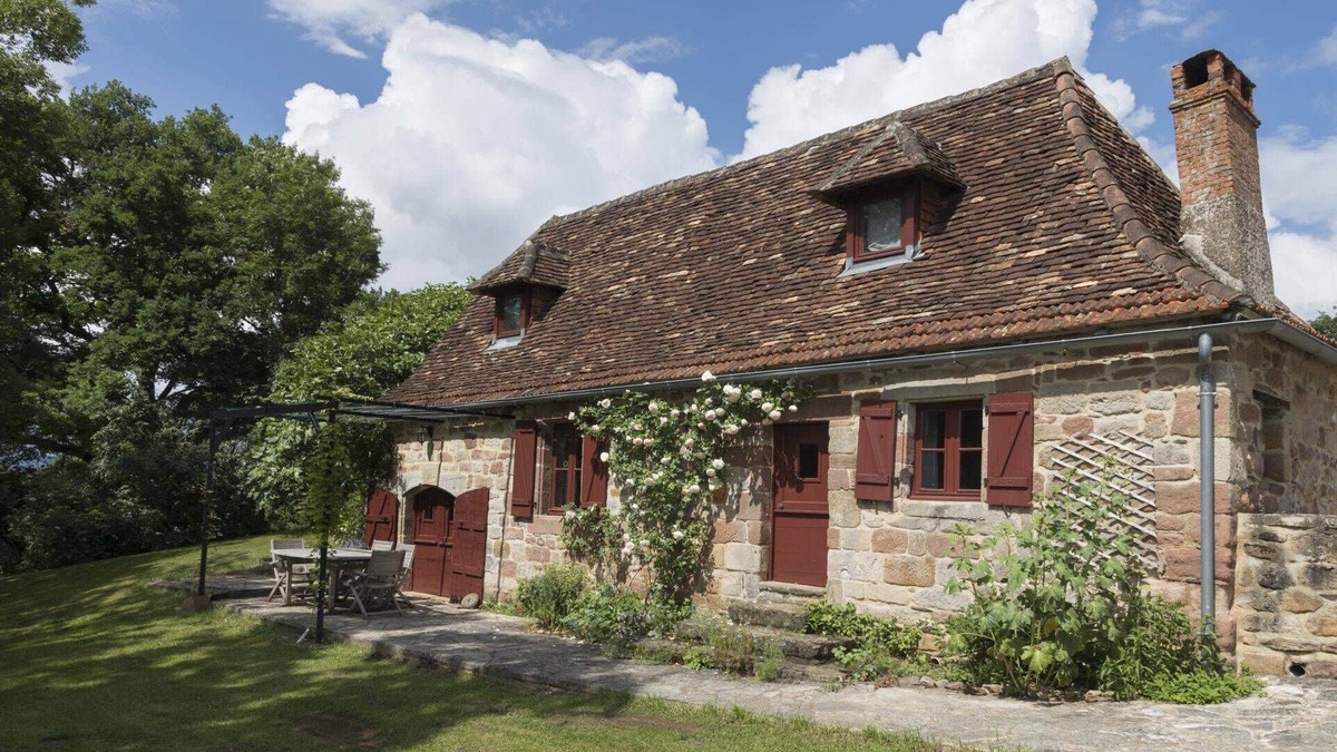 Curemonte Cottage | Charming 2 bedroom cottage surrounded by nature, pool and games room access