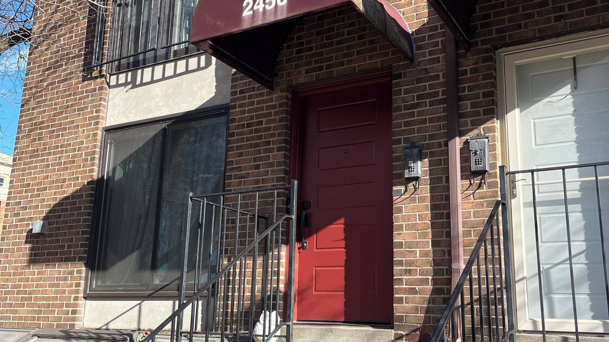 East Walnut HIlls Condo | Charming 2-bedroom condo with WiFi, AC, <10 min from downtown Cincinnati