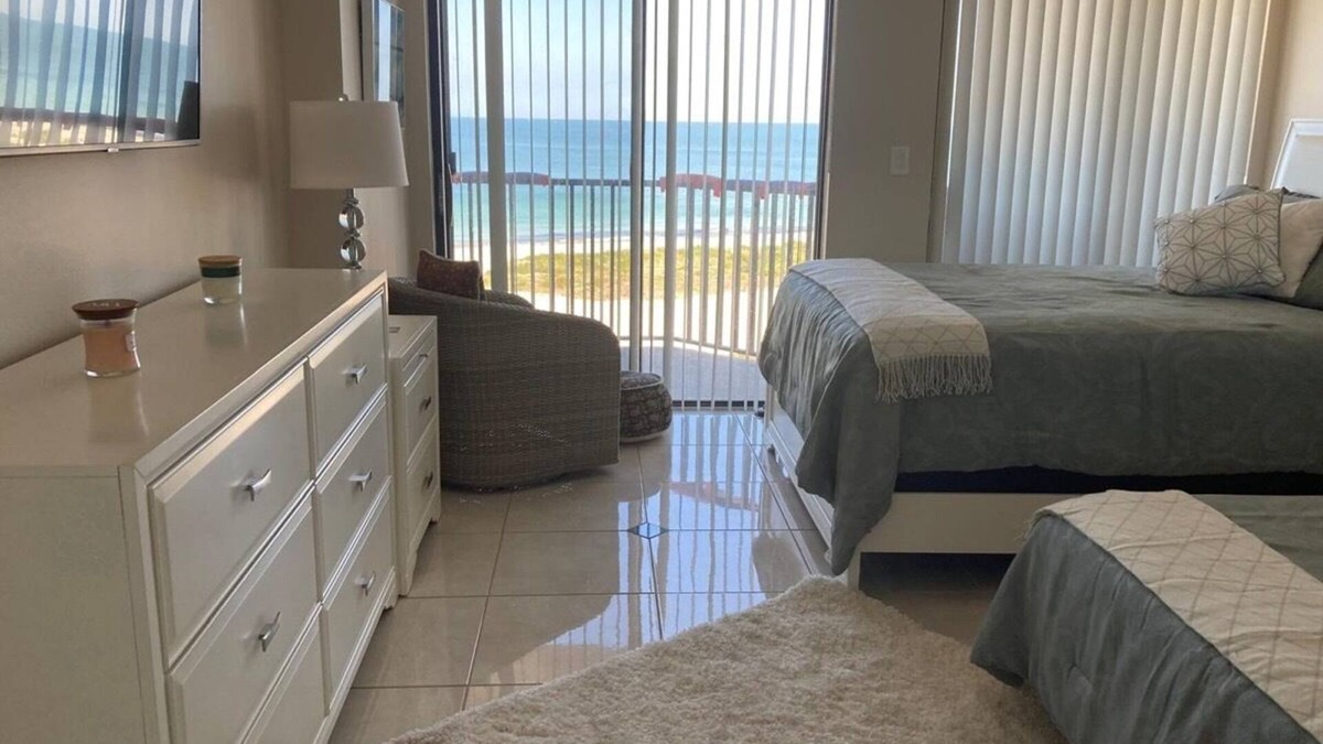 Feather Sound Condo | Charming 2-bedroom condo with Ocean View, AC, WiFi in gorgeous Clearwater
