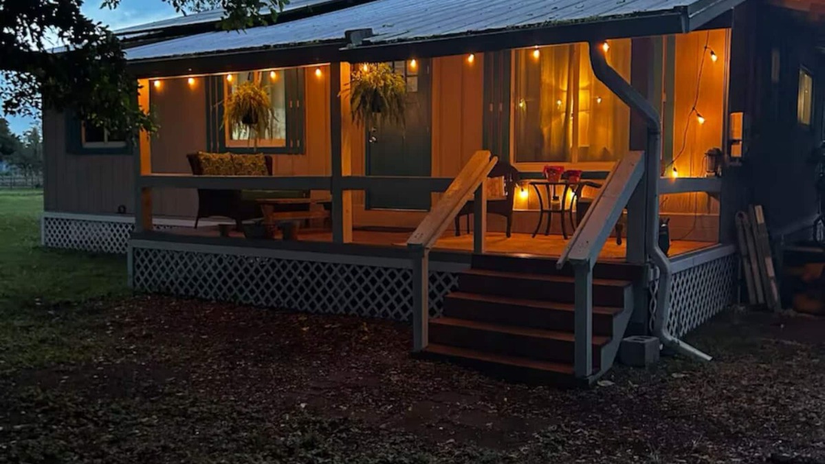 Immokalee Cottage | Charming 2-bedroom cottage in beautiful Fort Myers with AC, WiFi