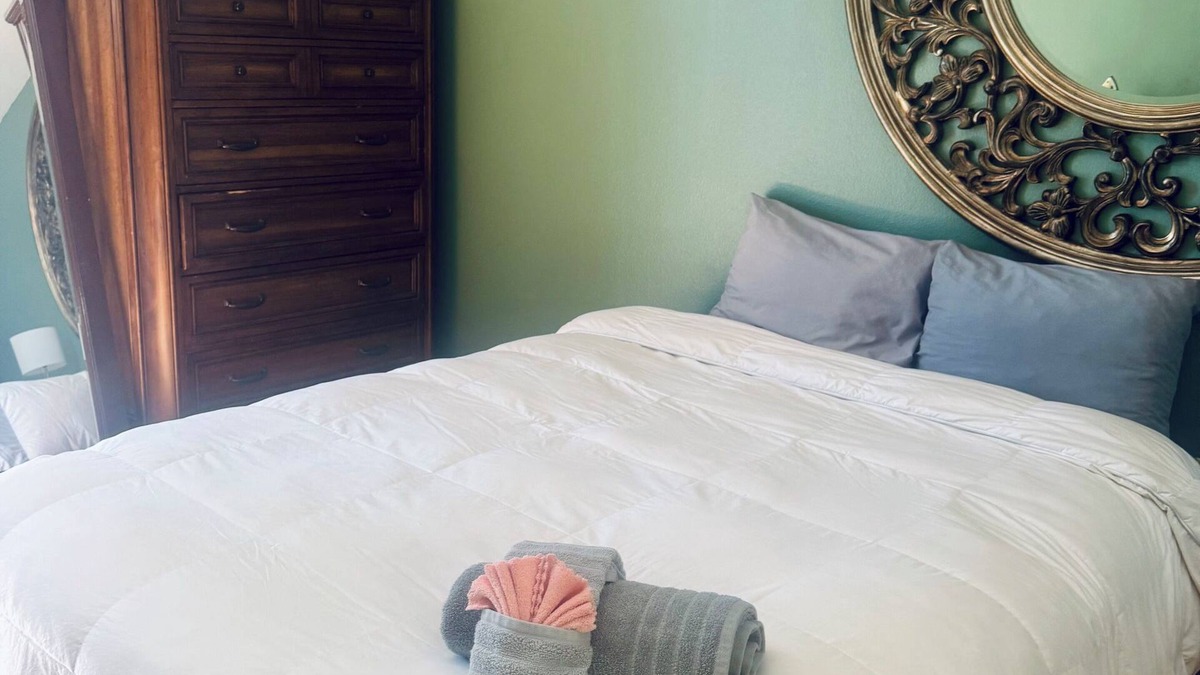 McGregor Condo | Charming 2-bedroom Condo with WiFi, AC in Superb Fort Myers location near Beach