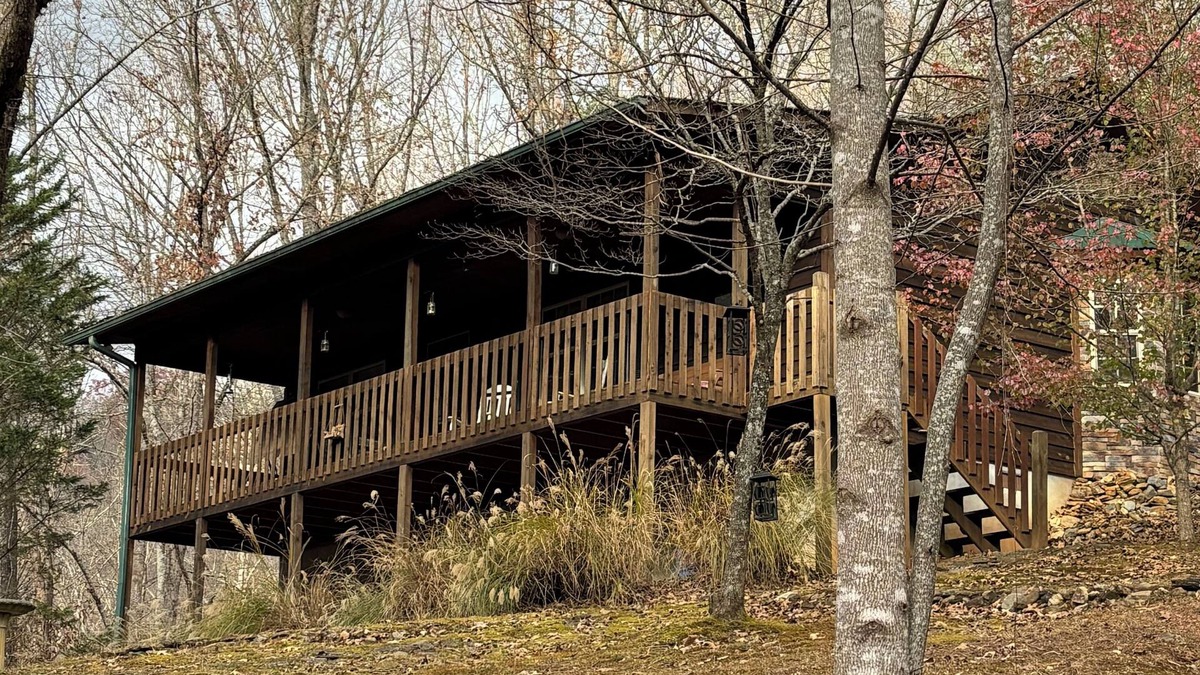 Hayesville Cabin | Charming 2-bedroom cabin with Hot Tub, WiFi, and AC/Heat in serene Hayesville