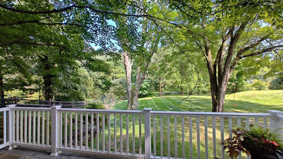 New Canaan Cottage | Charming 2 Bedroom Cottage in Peaceful New Canaan
