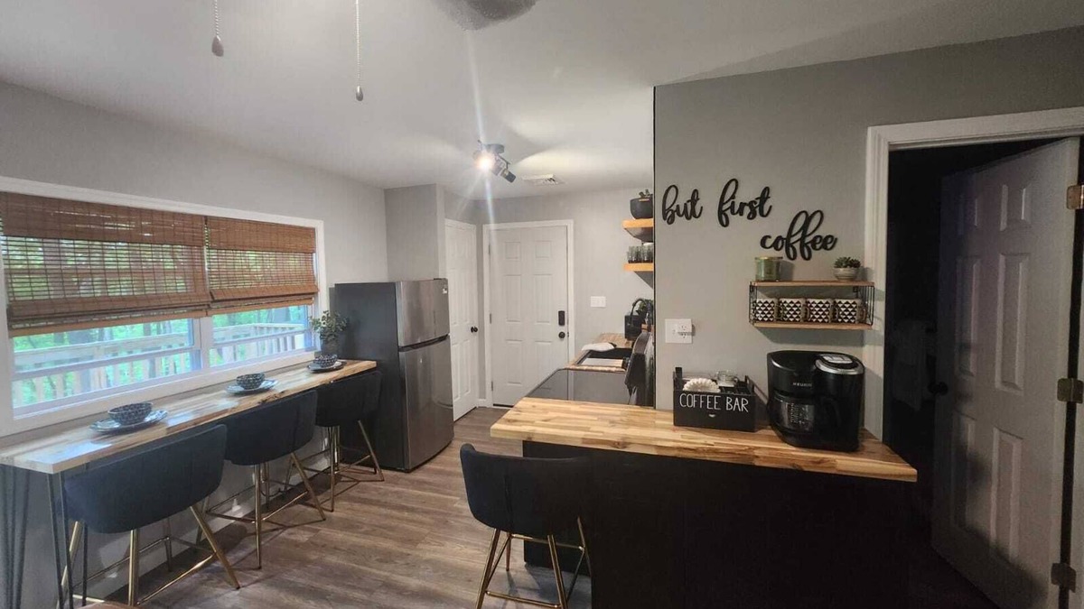 New Market Cabin | Charming 2-bedroom cabin in delightful New Market with AC
