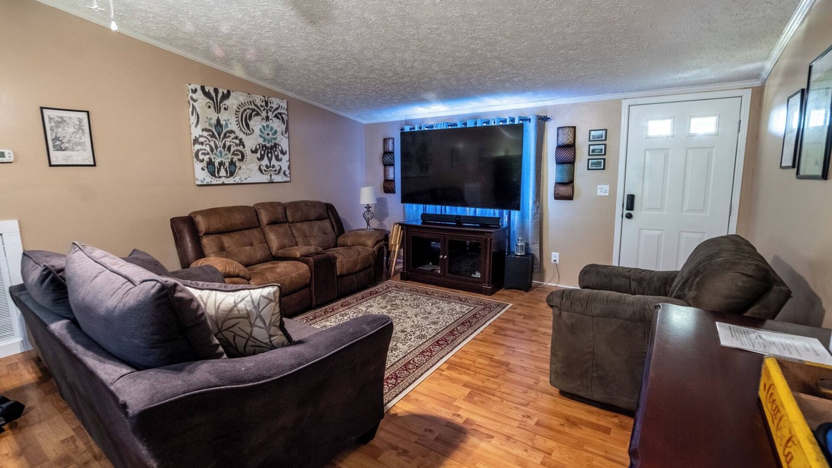 Smithville Cottage | Charming 2-bedroom cottage with WiFi, AC in welcoming Smithville