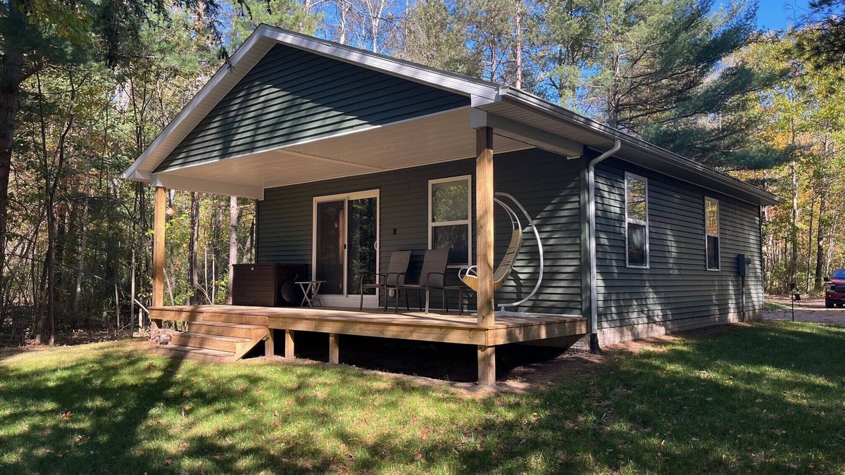 Beaverton Cabin | Charming 2-Bedroom Cabin on the River in Beaverton
