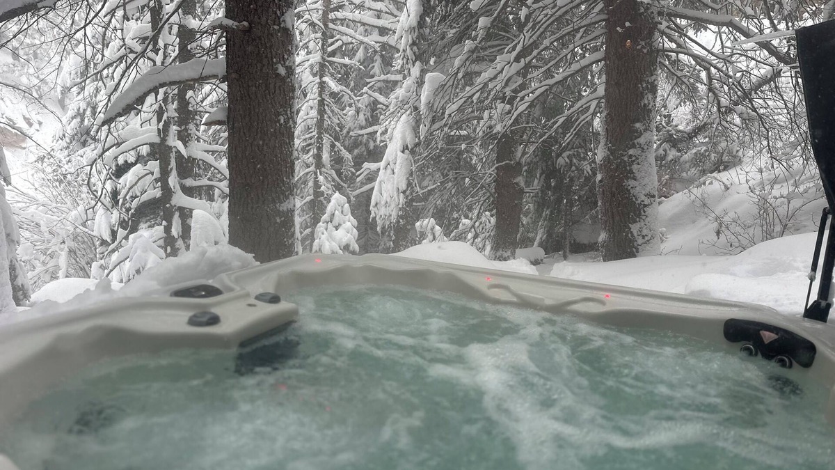 Evergreen Cabin | Charming 2-bedroom cabin with WiFi and AC in lovely Evergreen