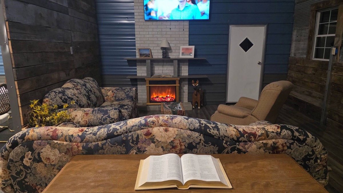 Hunnewell Cabin | Charming 2-bedroom cabin with WiFi, AC in tranquil Hunnewell